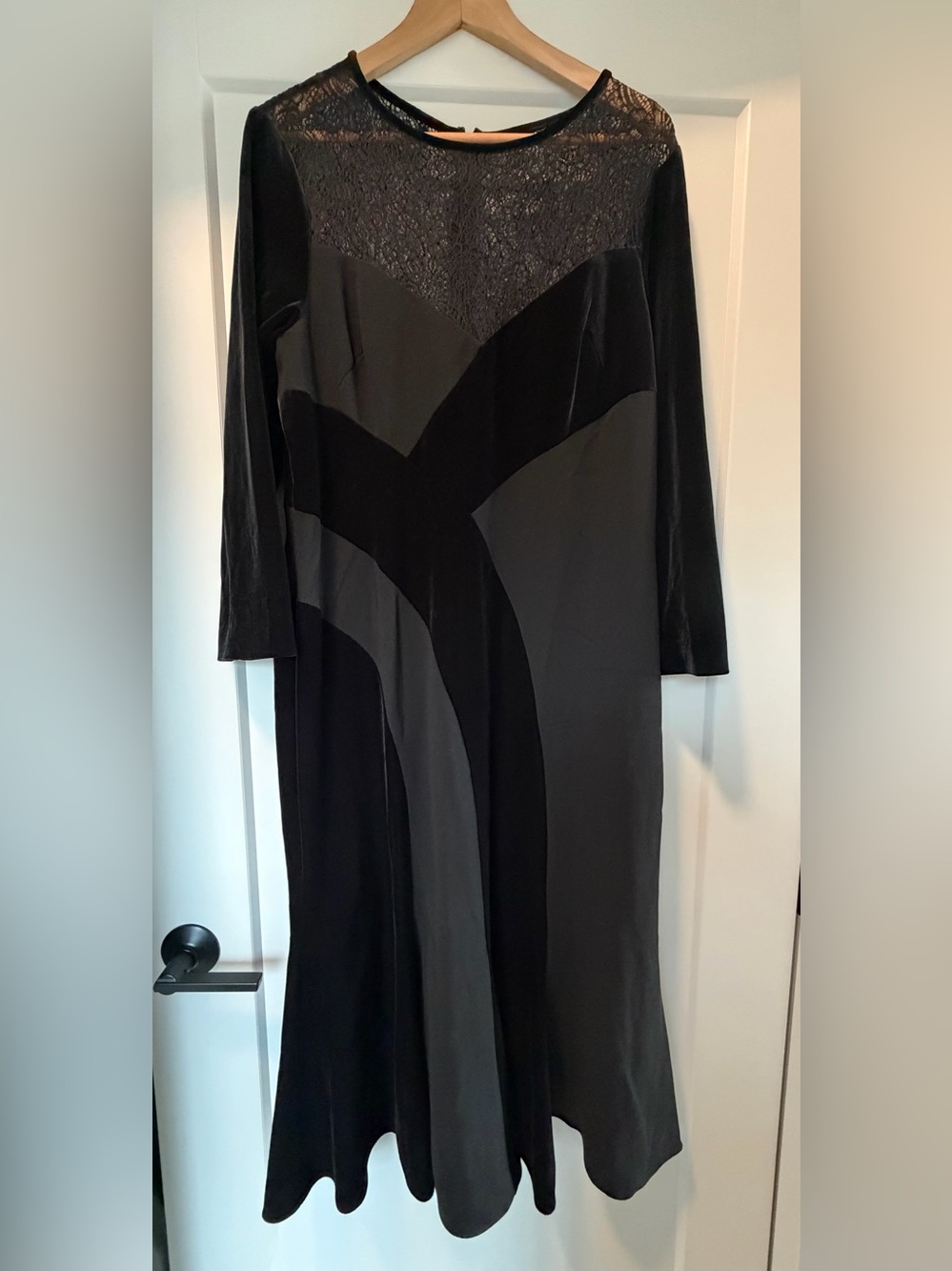 Teri Jon Black and Charcoal Long-Sleeve Colorblock Evening Dress